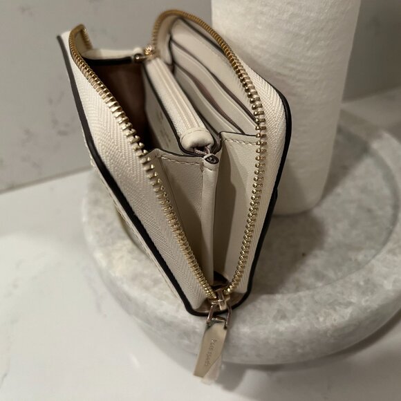 Kate Spade Pineapple zippered wallet - Picture 2 of 5